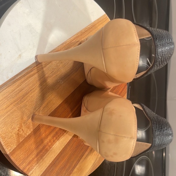 BCBG MAXAZRIA Women ama-Raine Pointed Toe Pumps Shoes - Picture 5 of 7